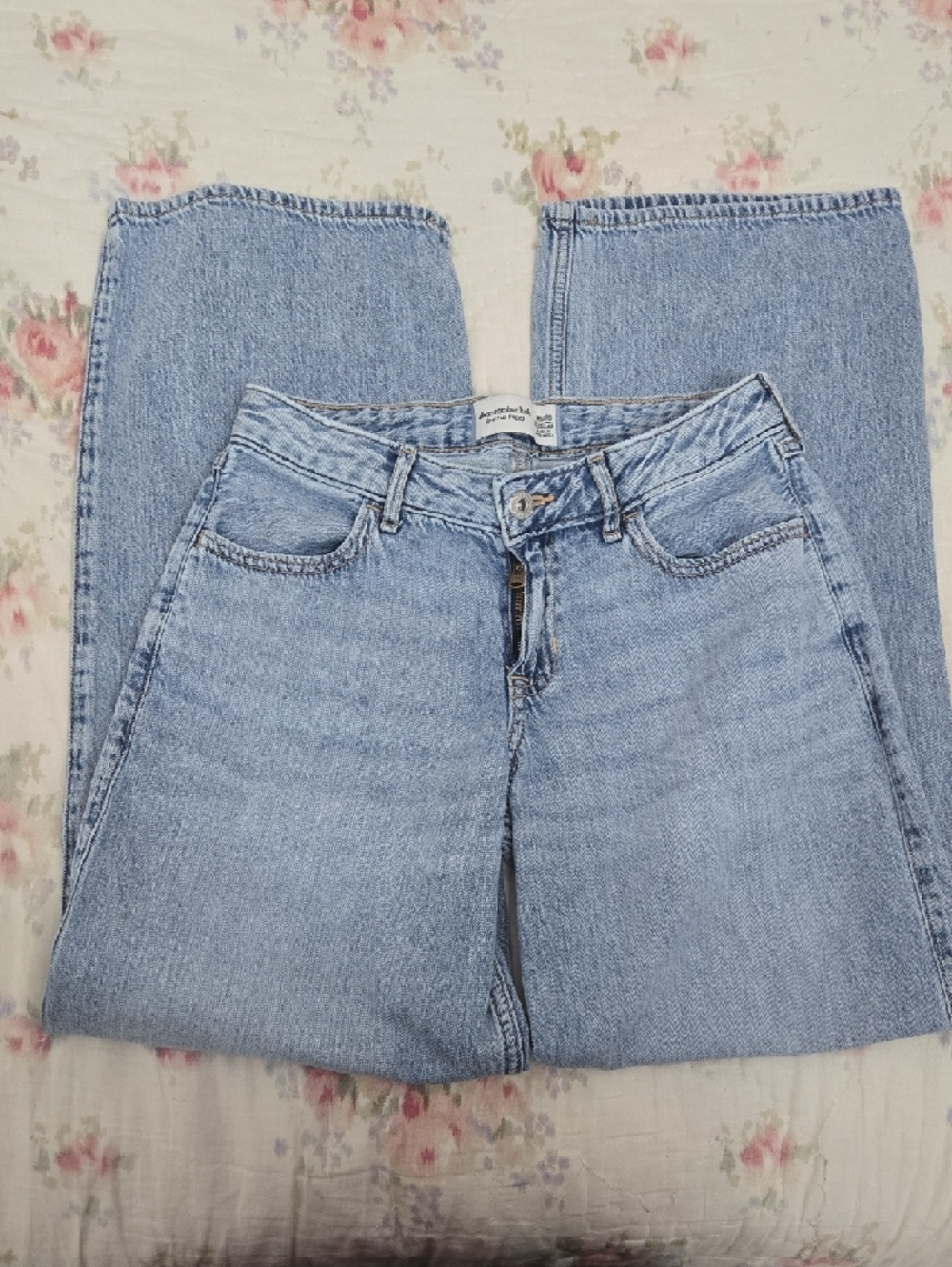 Abercrombie & Fitch Light Blue Wide Leg Jeans with Embroidered Bow Pocket - Picture 2 of 3